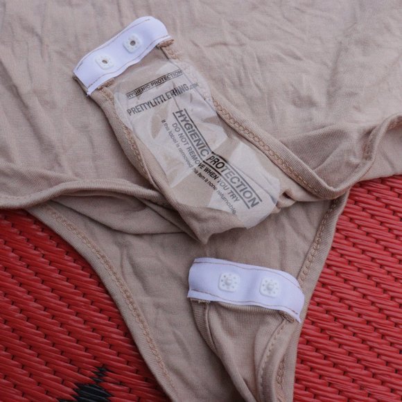 3/$28 SALE PRETTYLITTLETHING BASIC RACER BACK BODYSUIT - Size 10 - Picture 7 of 9